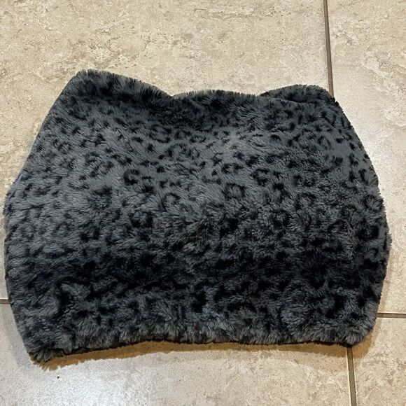 Bebe Berkshire Fashions Infinity Scarf Leopard Print Faux Fur Women's NWT - Picture 3 of 3